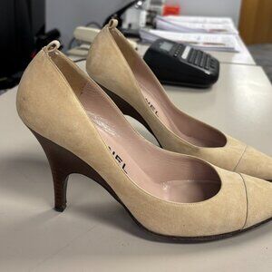 Vintage Designer Pump Cream colored Size 37 1/2 - Chanel